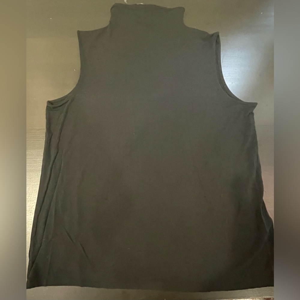 Banana Republic *Like New* Threadsoft Sleeveless Turtleneck. Size M